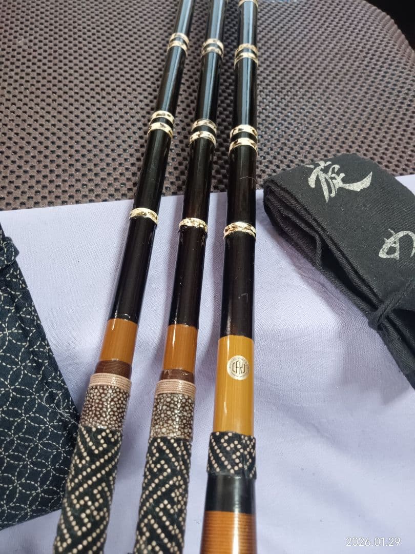 カーボン総塗り竿掛け二本物鮫皮&綾形カスタム玉ノ柄セット・へら竿・へら鮒・竿掛