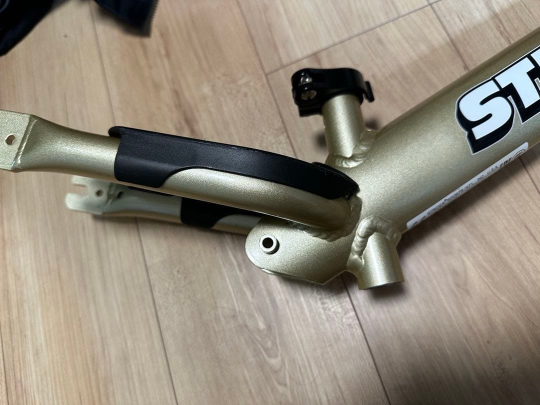 美品　ストライダープロ　rockfish ホイール　カスタム　タイヤ　ゴールド