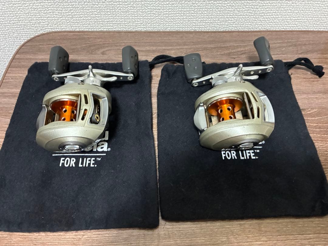 Abu Garcia REVO STX リール 2個セット 専用ポーチ付き