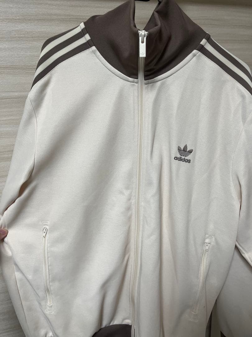 adidas トラックジャケット ライトベージュ モカブラウン