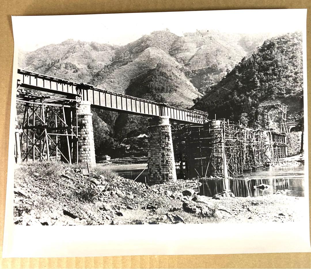 球磨川第一橋梁　鉄道橋の建設 モノクロ写真 ②