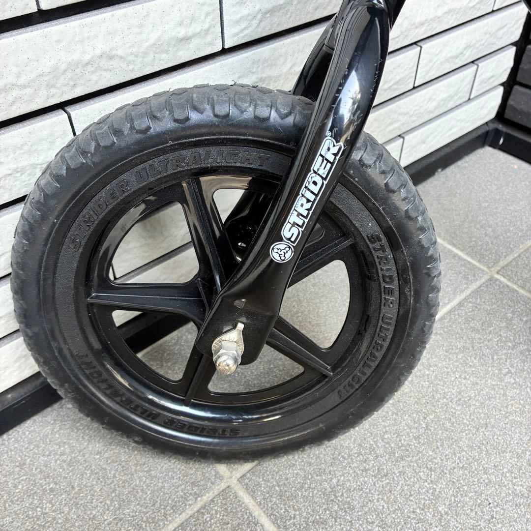STRIDER ストライダー 12 スポーツモデル　バランスバイク　膝肘当て付き