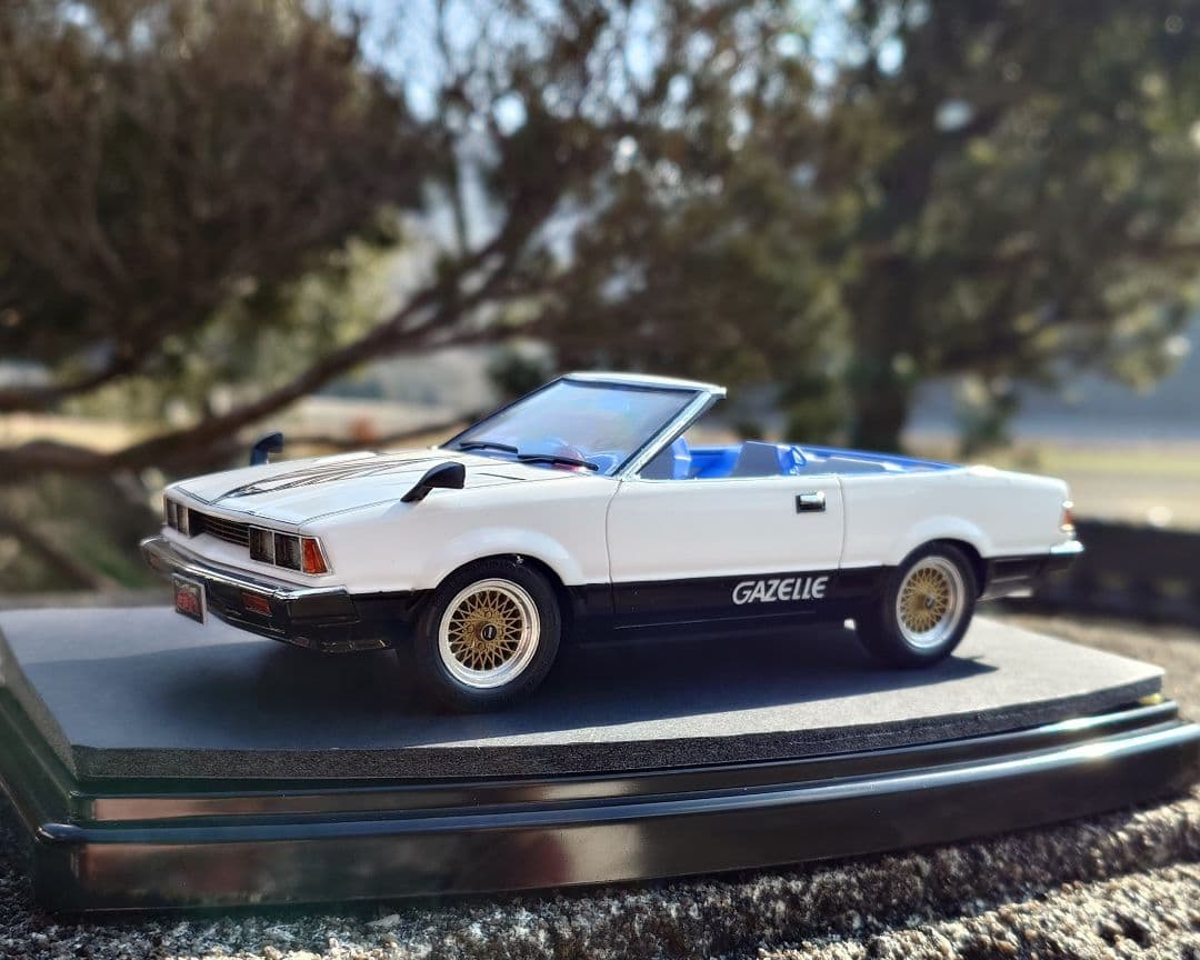 アオシマ 西部警察 GAZELLE 小暮課長専用車完成品