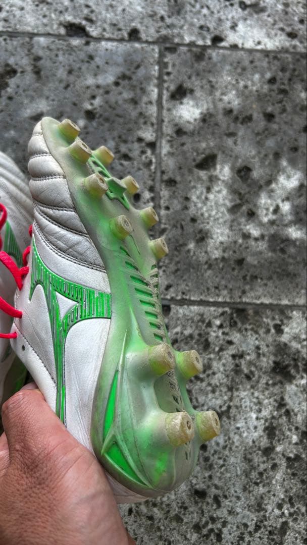 モレリアネオ4 22.5センチ　中古