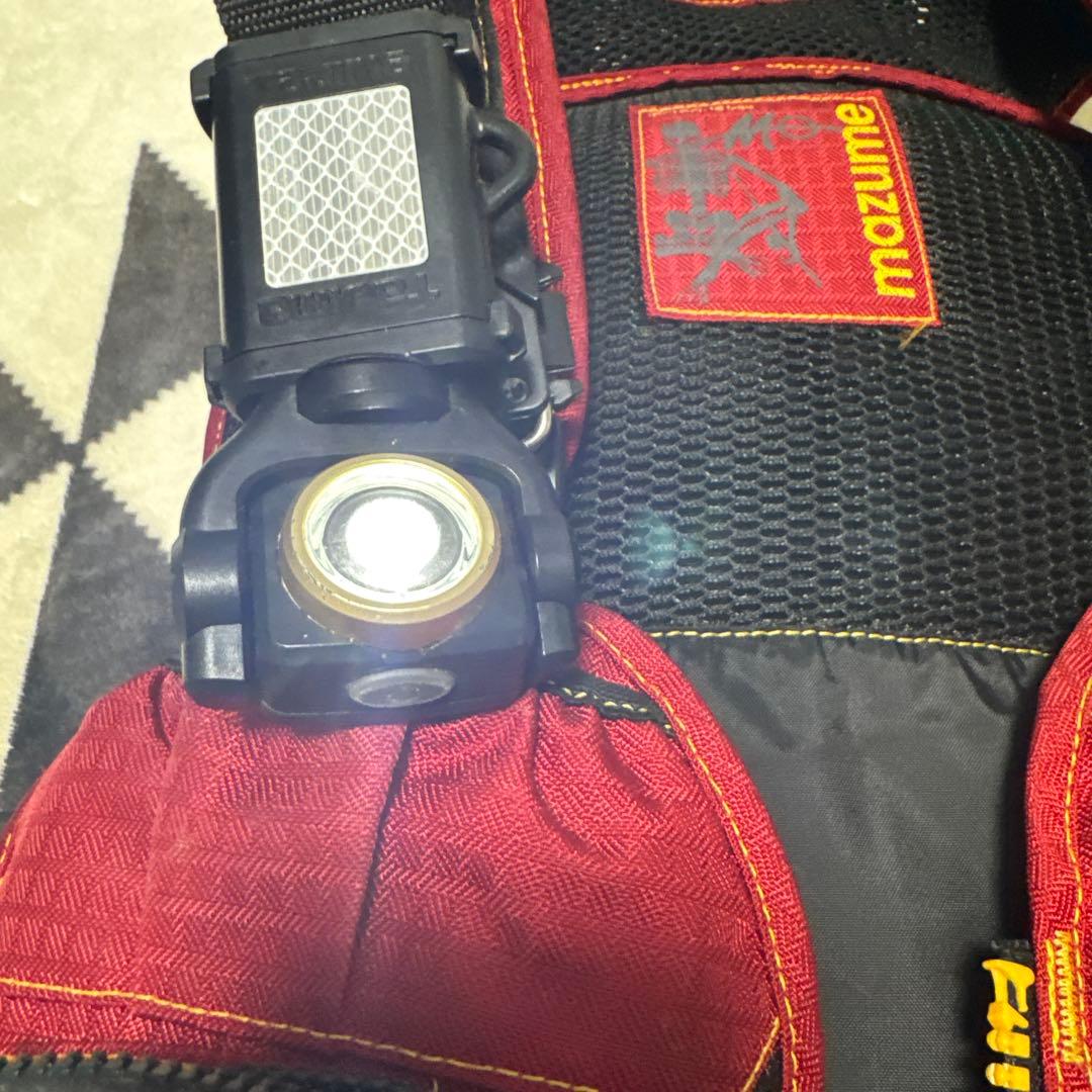 なおやんぬ　マズメライフジャケット レッド LEDライト付き