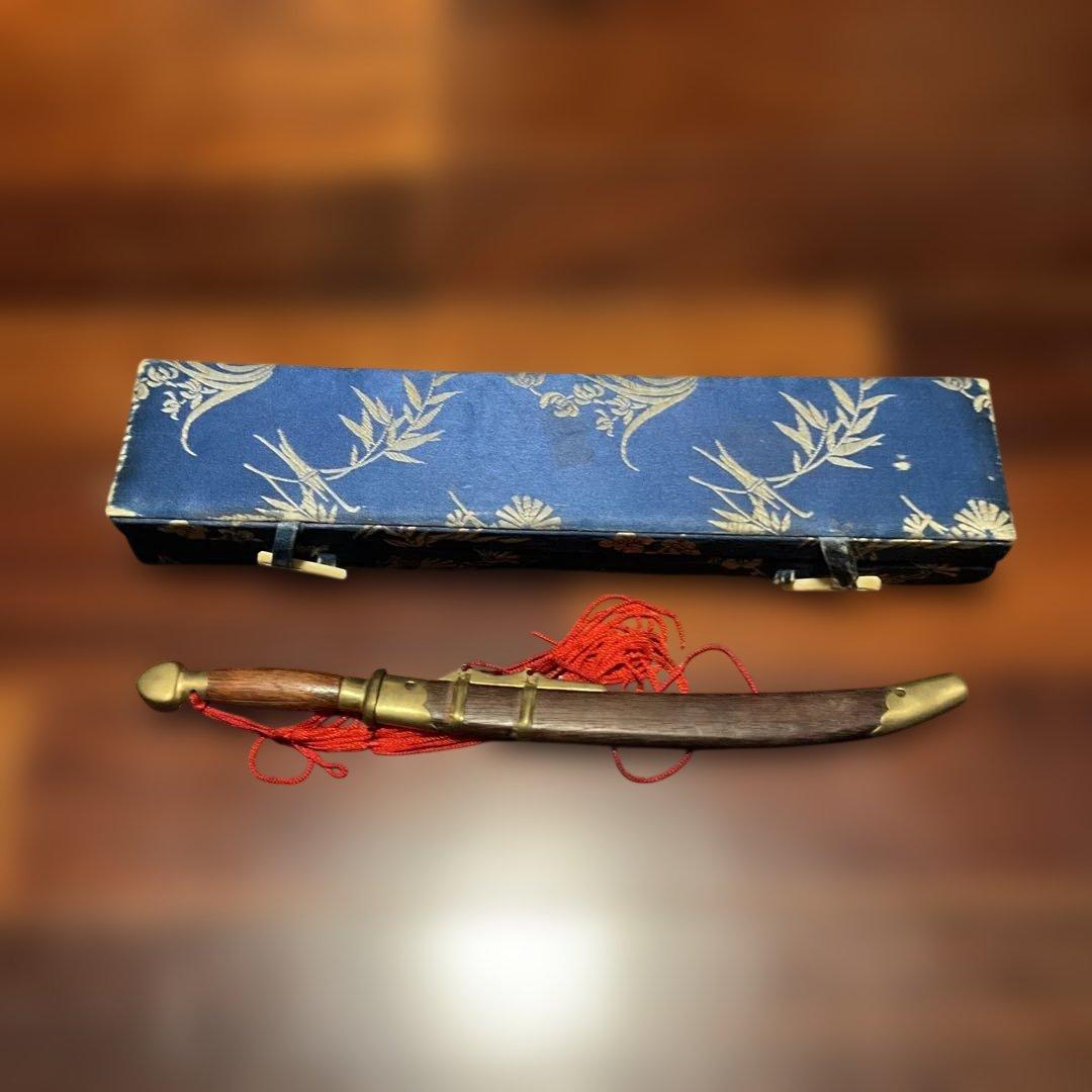 刀型のペーパーナイフ