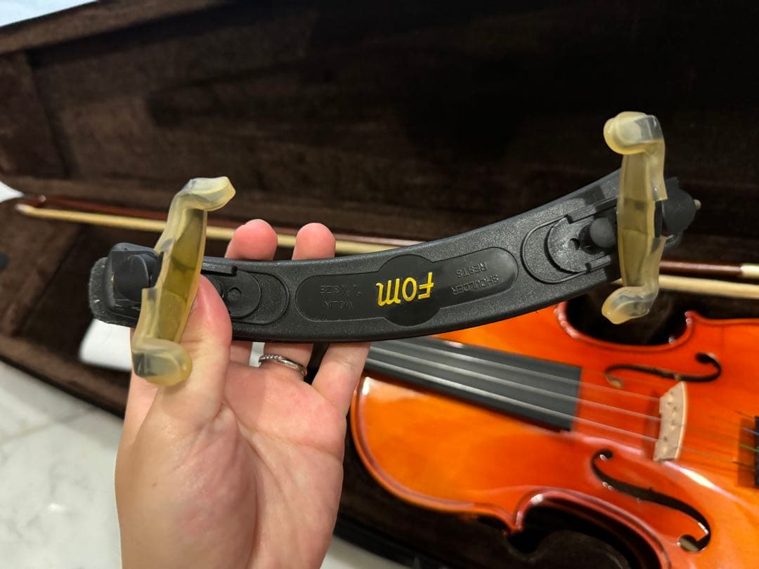 バイオリン　肩当て・ケース付き