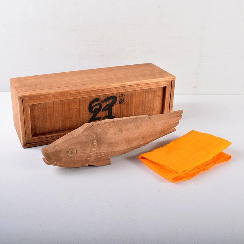 井波彫刻　人間国宝　横山一夢作　木彫　鯉　共箱　C　8156