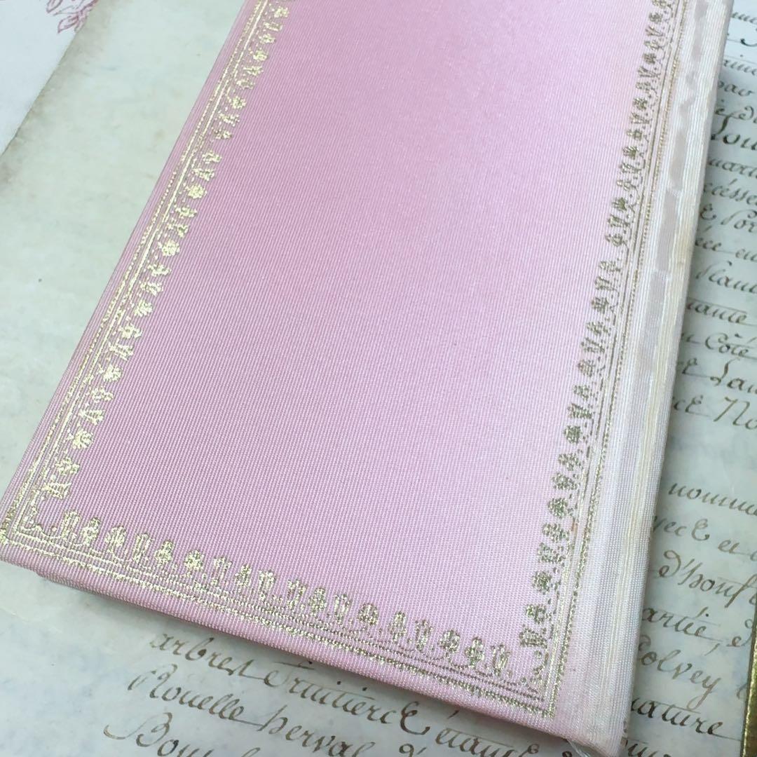 値下フランス　アンティーク　淡いピンク色の小さな本　ケース付き