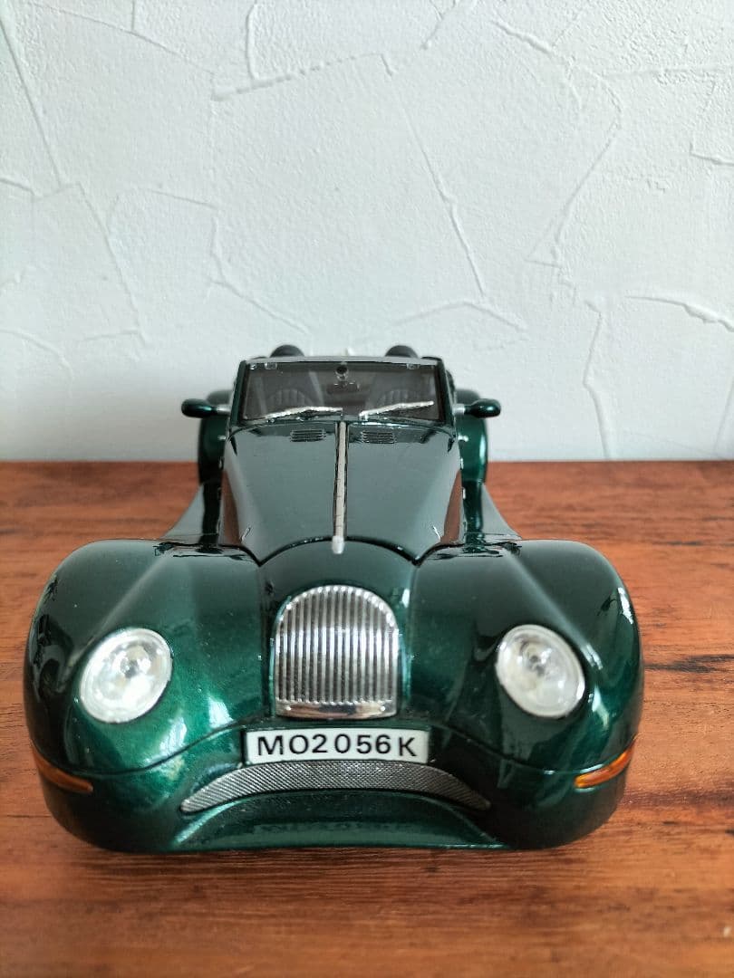 スポーツカーモーガン・エアロ8 Morgan Aero 8 スケール: 1/18