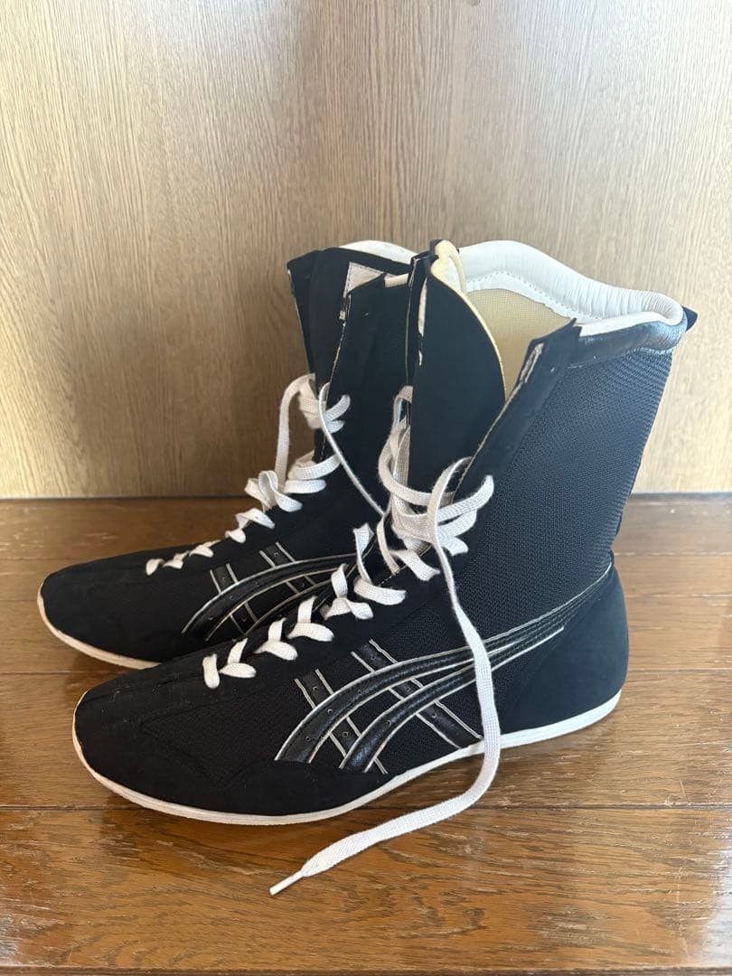 ボクシングシューズ　アシックス