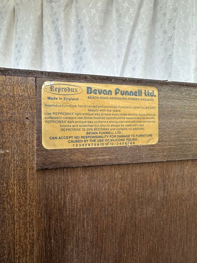 英国 べヴァン・ファンネル社 Reprodux コーナーキャビネット iso※