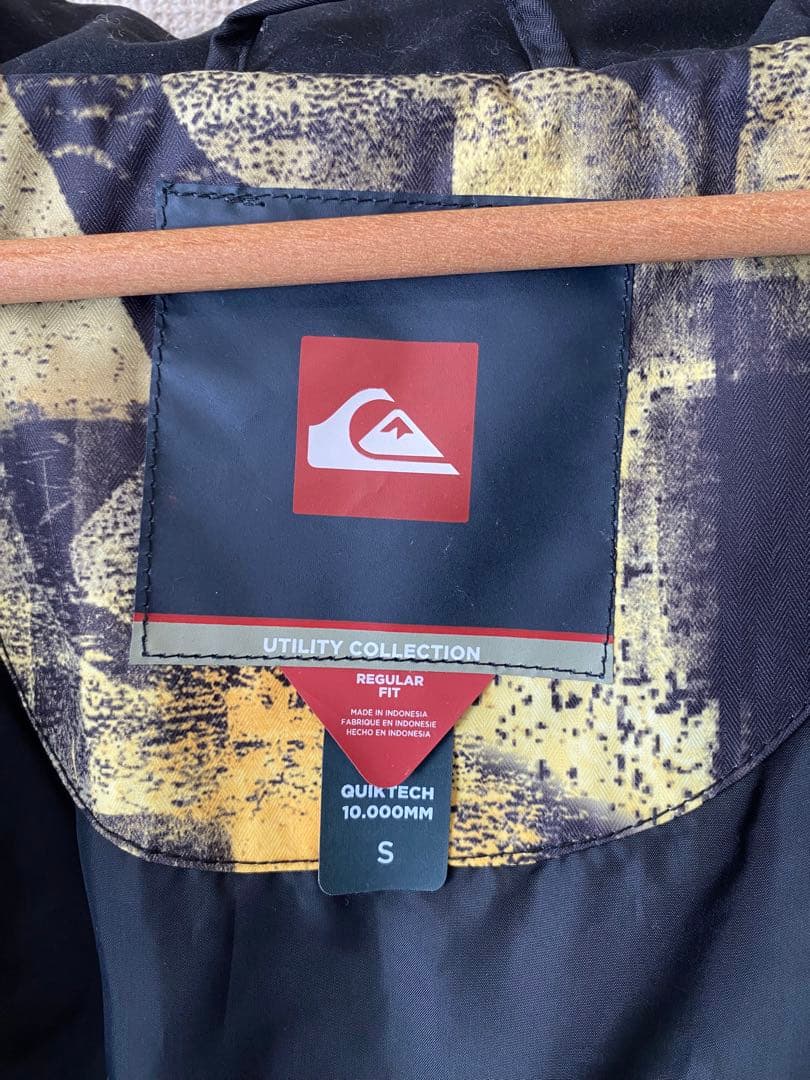 【美品〕クイックシルバー　スノーウェア　総柄　Sサイズ　送料無料！