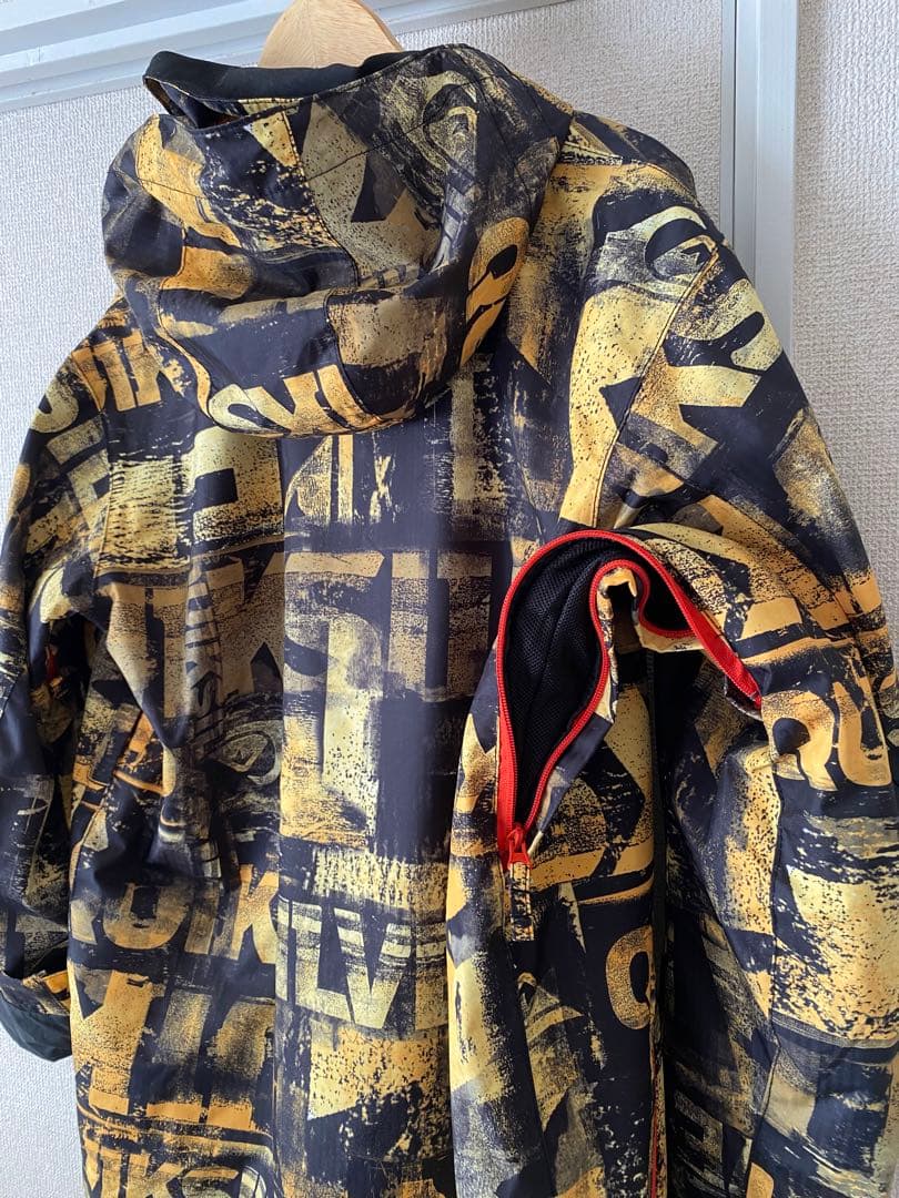 【美品〕クイックシルバー　スノーウェア　総柄　Sサイズ　送料無料！