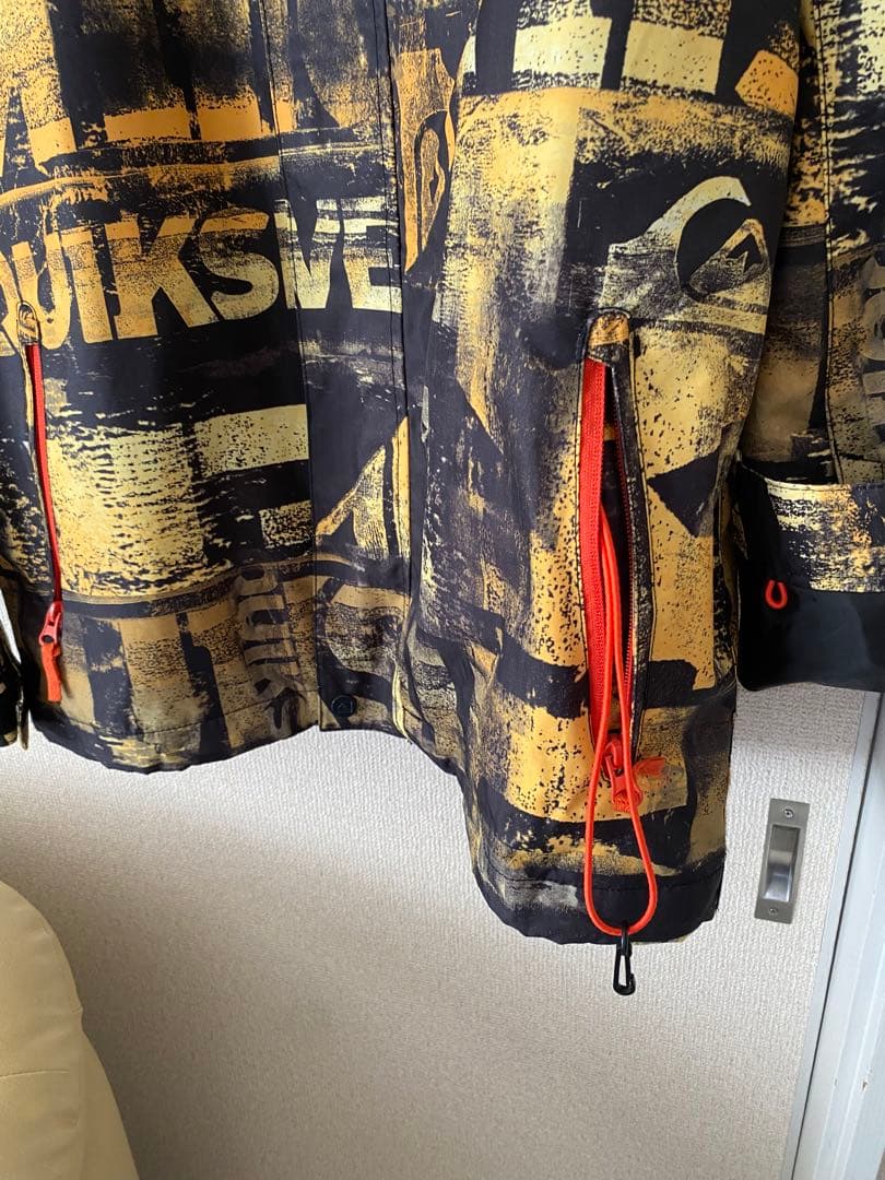 【美品〕クイックシルバー　スノーウェア　総柄　Sサイズ　送料無料！
