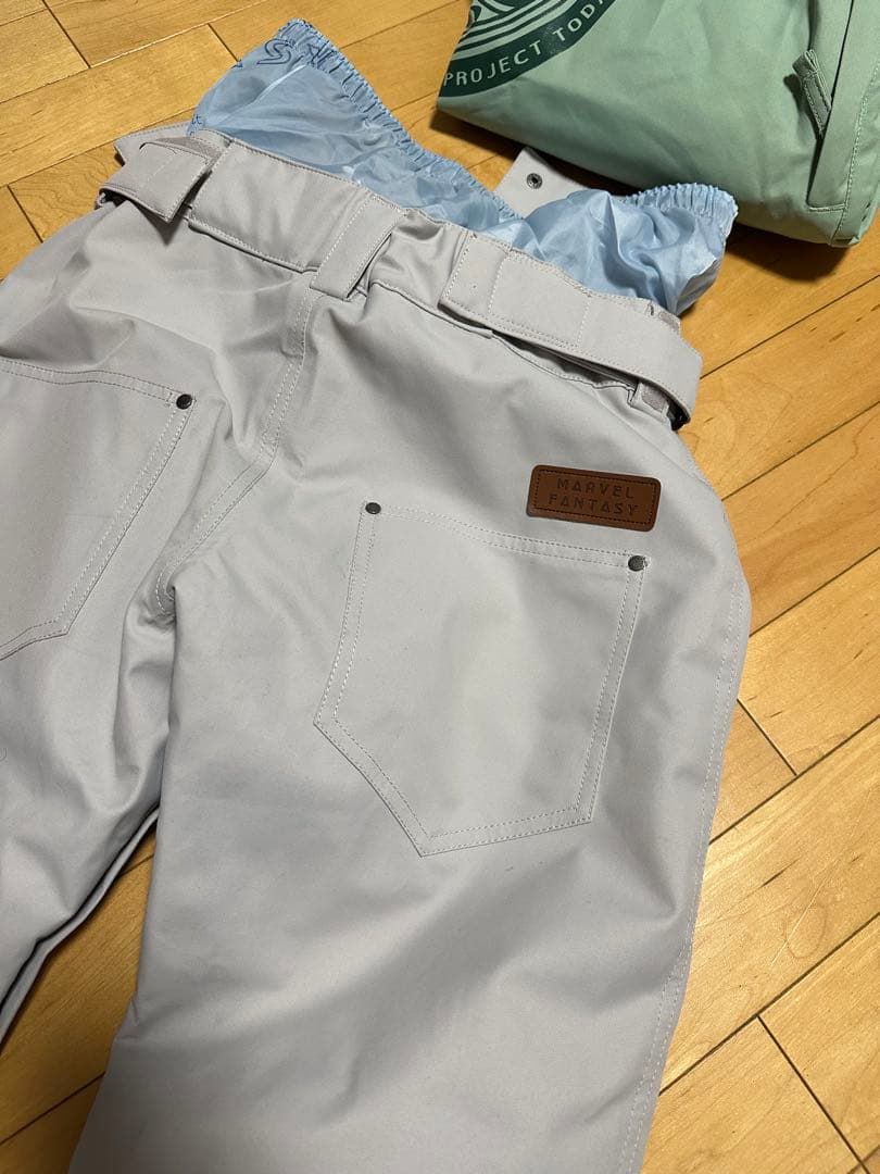 レディーススノボウェア M 上下set 美品