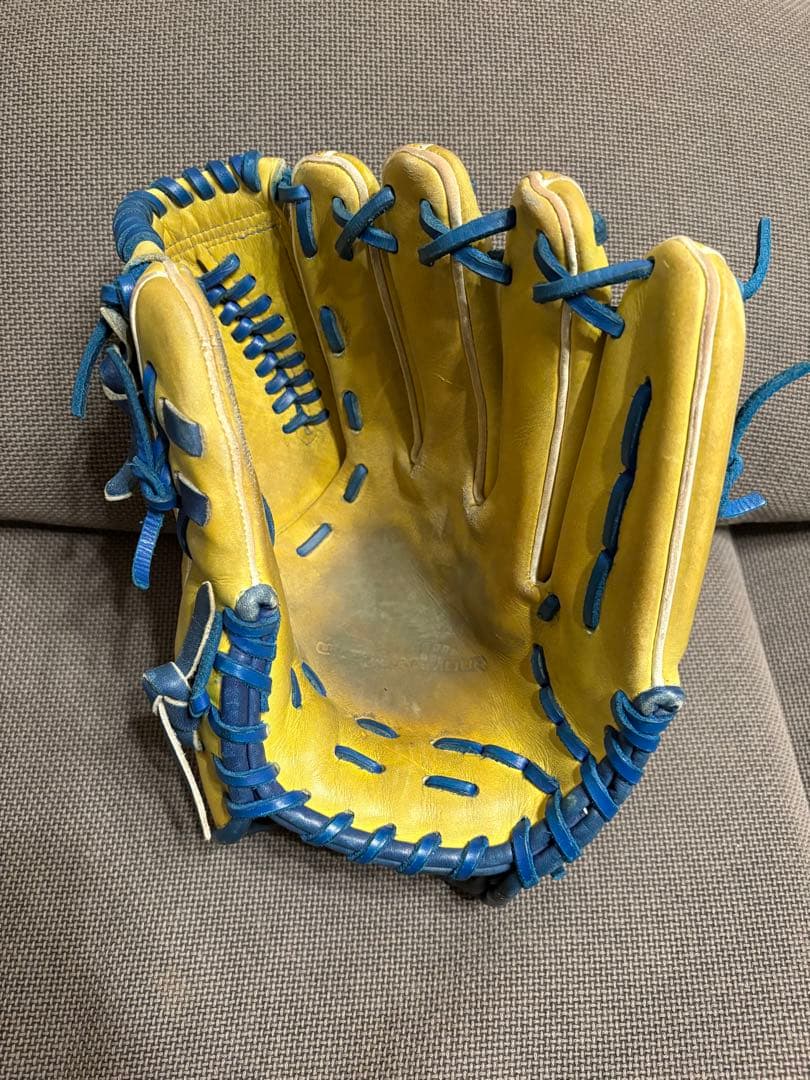 ぽ*松様 アンダーアーマー　軟式グローブ投手用　イエロー/ブルー