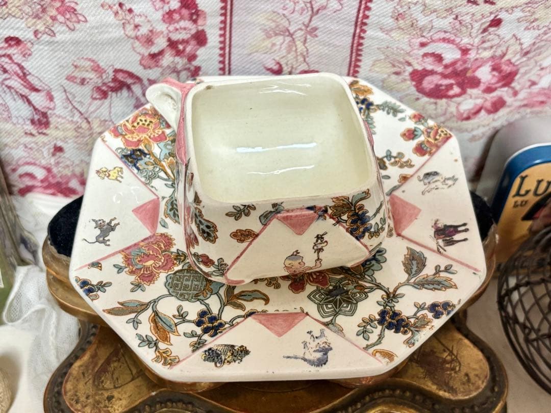 希少フランスアンティーク　サルグミンヌ　アンファン・リシャールのカップ&ソーサー