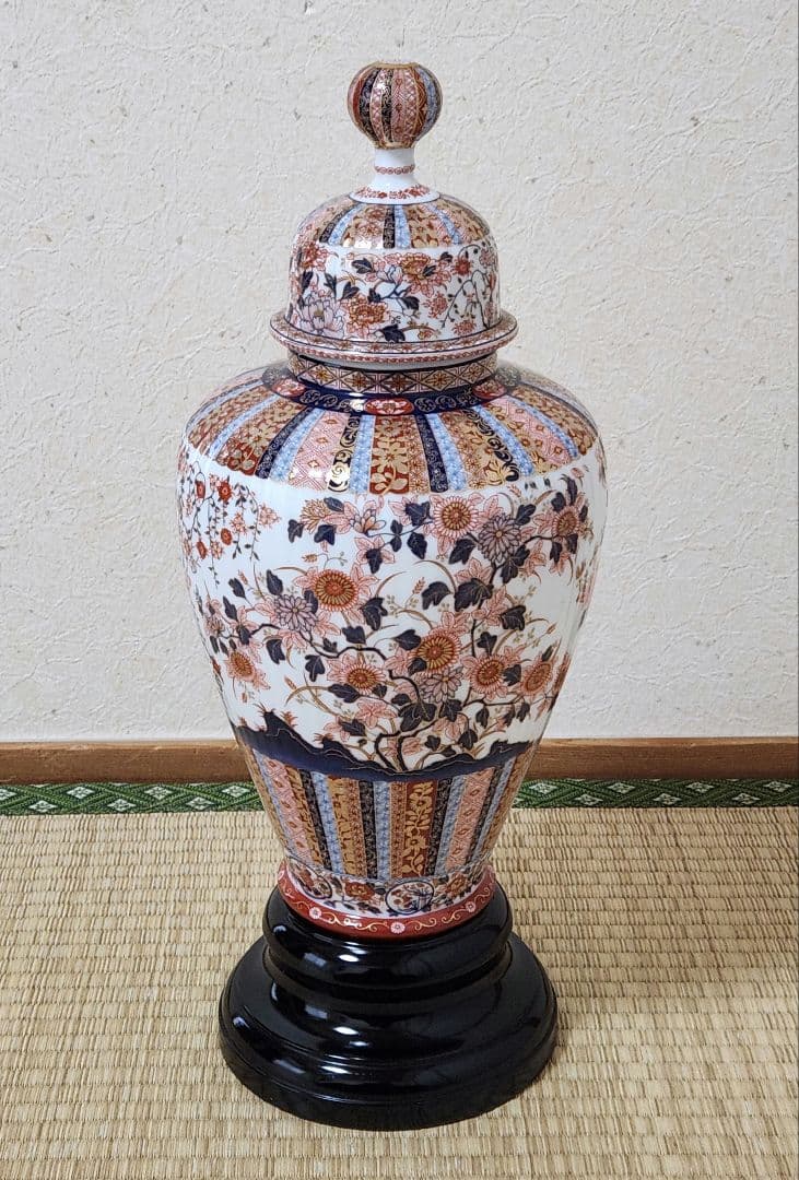 伊万里焼　色絵桜菊牡丹図蓋附大壺　栗田美術館監修　特別限定復刻版　1990年