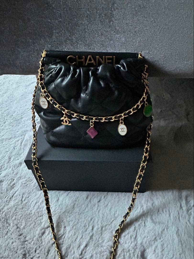 CHANEL ノベルティ チャーム付きチェーン ショルダーバッグ