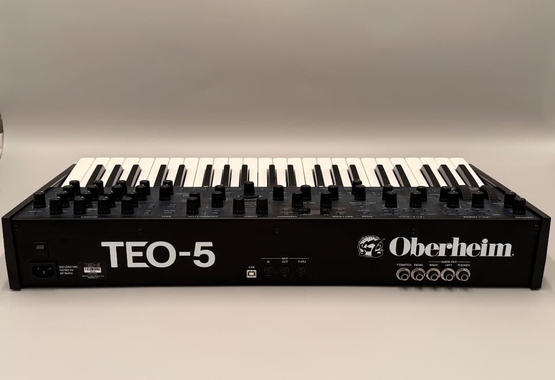 Oberheim TEO-5 アナログシンセサイザー