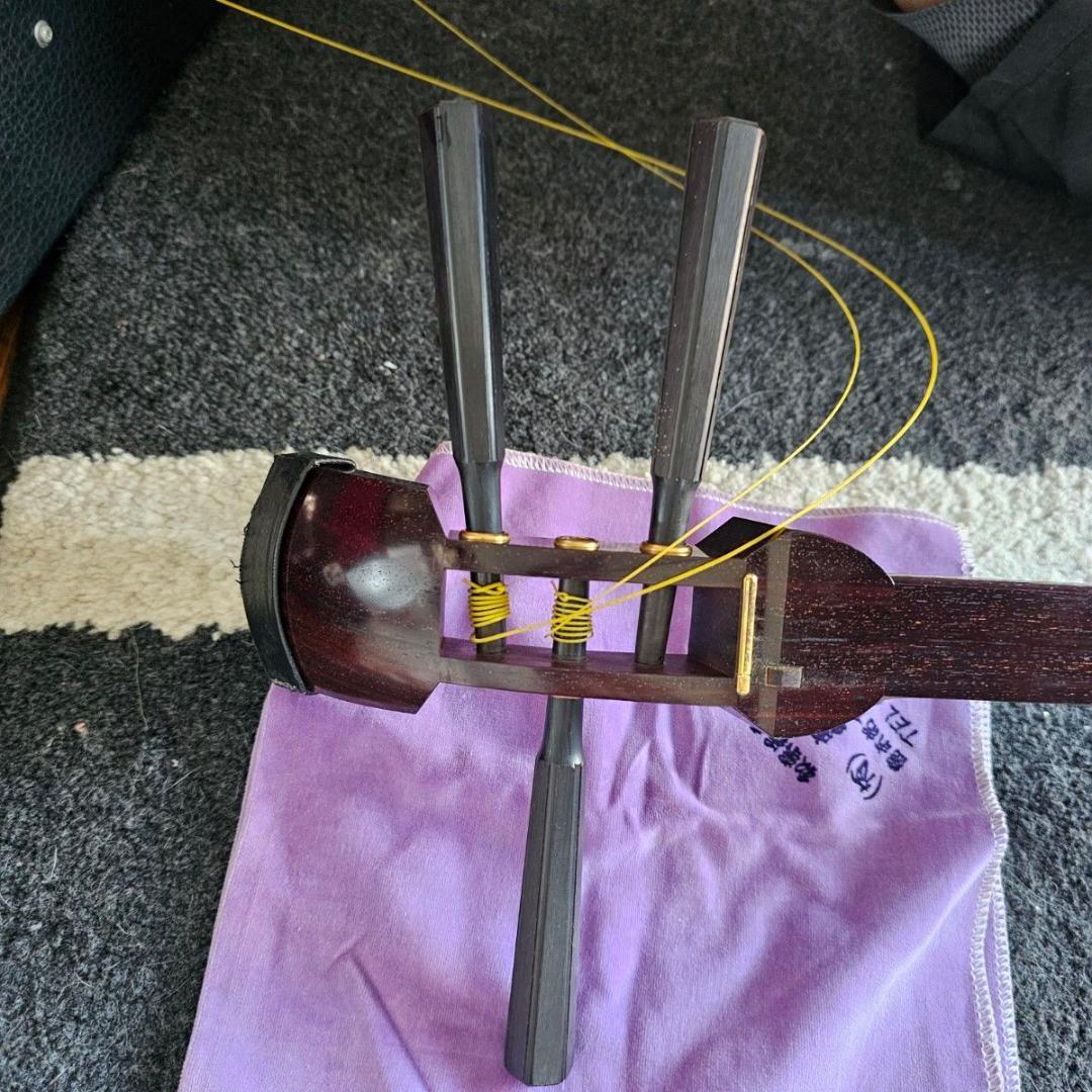 三味線 中棹 犬皮 紫檀 丸打胴 東サワリ 金細 ハードケース付