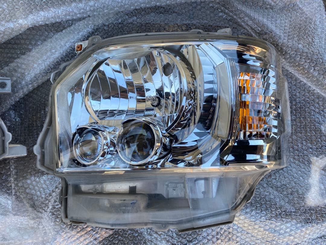 ハイエースダークプライム純正LEDヘッドライト