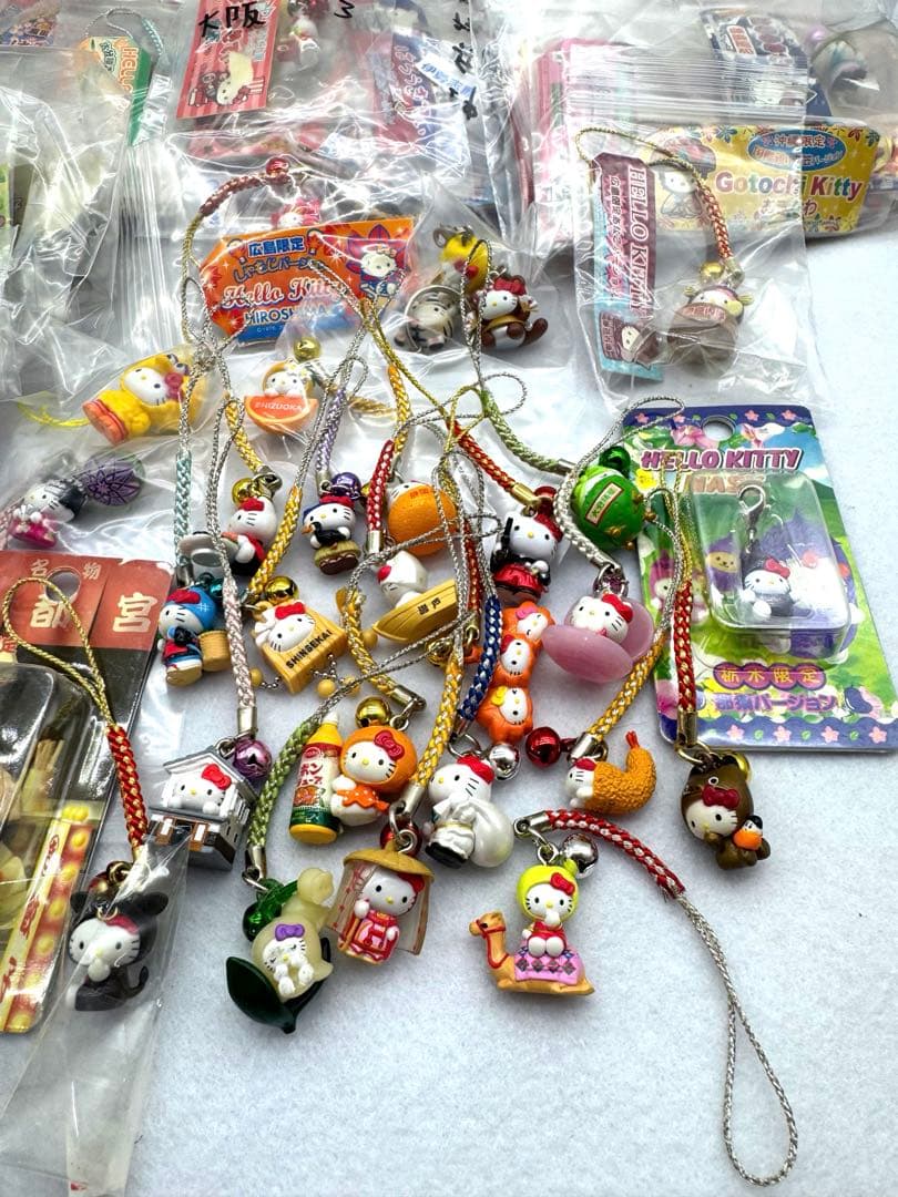 ハローキティ ご当地キティ ストラップ キーホルダー 126個セット限定価格