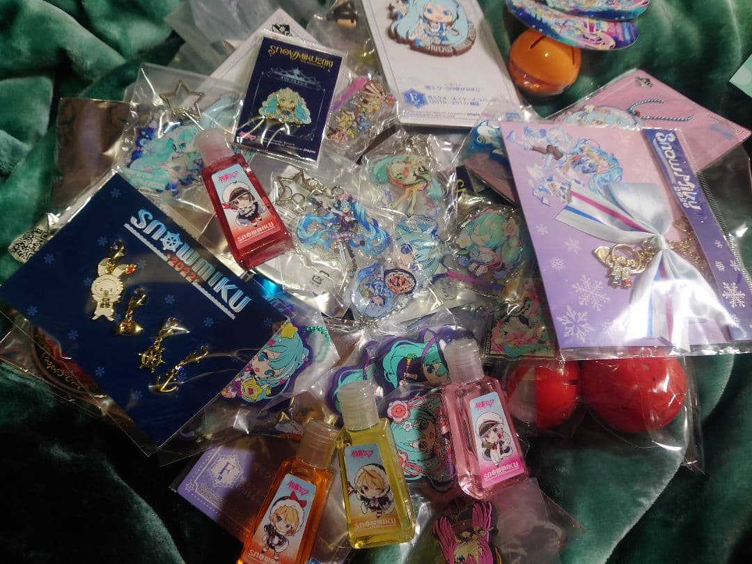 初音ミク　VOCALOID　マジミラ　雪ミク　缶バッジ等