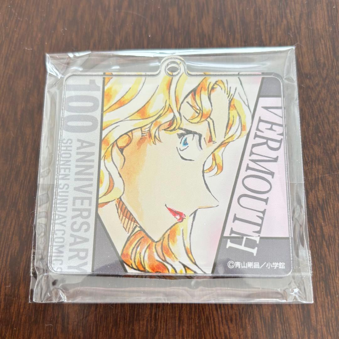 名探偵コナン　ベルモット 100巻　アクリルキーホルダー　アクキー