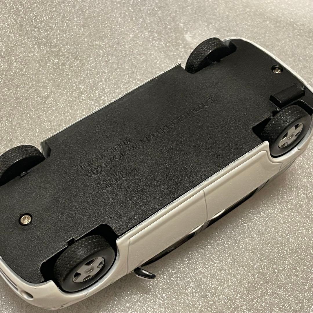 カラーサンプル　トヨタ 初代　シエンタ　ホワイト　希少