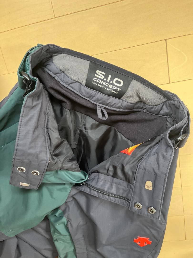 DESCENTE スキーウェア　上下SSサイズ