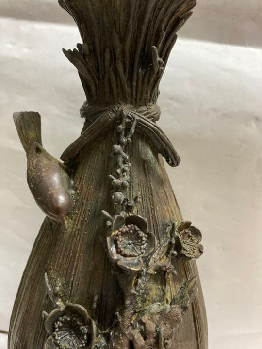 古銅製花瓶，時代物，在銘あり，重約2000克。