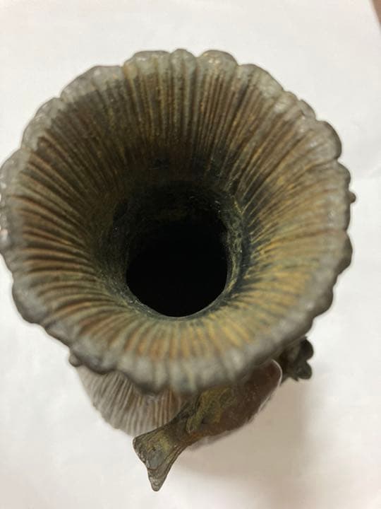 古銅製花瓶，時代物，在銘あり，重約2000克。