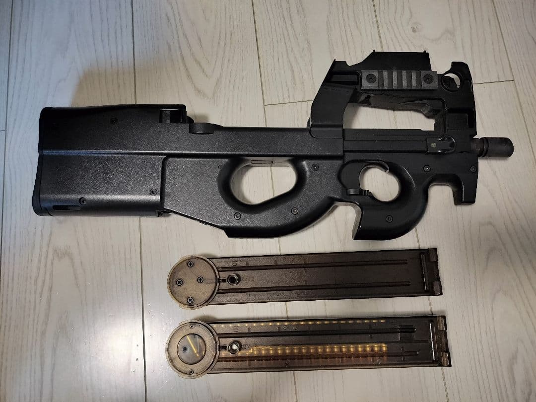 東京マルイ 電動ガン P-90 予備マガジン付き