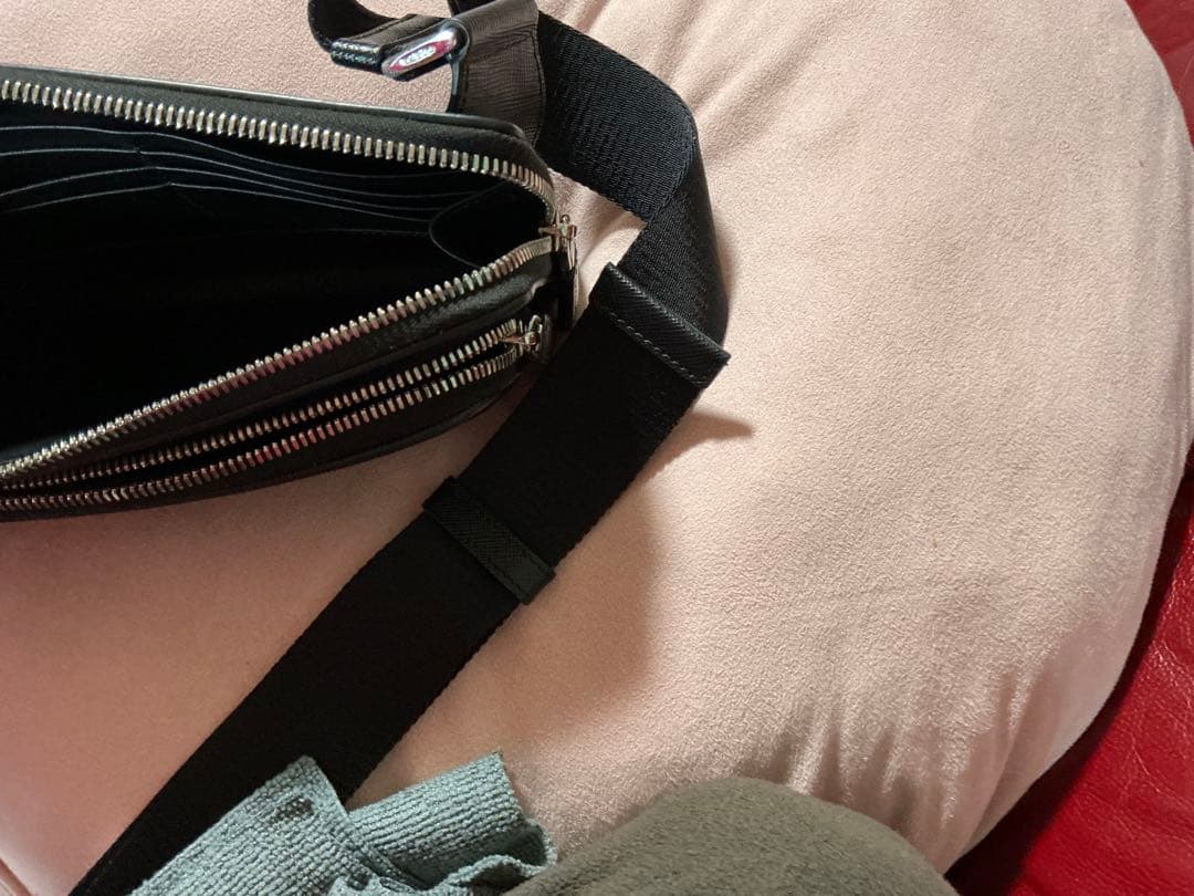 PRADA ブラック ボディウエストポーチ