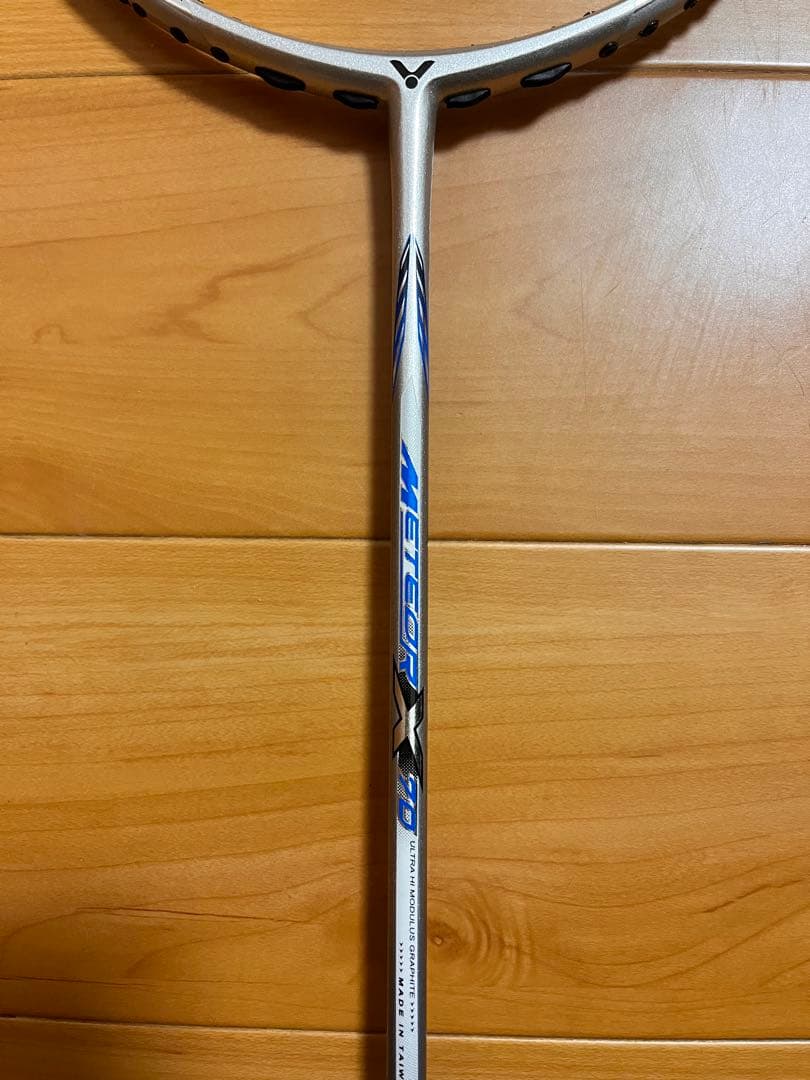 「4U Victor Meteor X70」バドミントンラケット