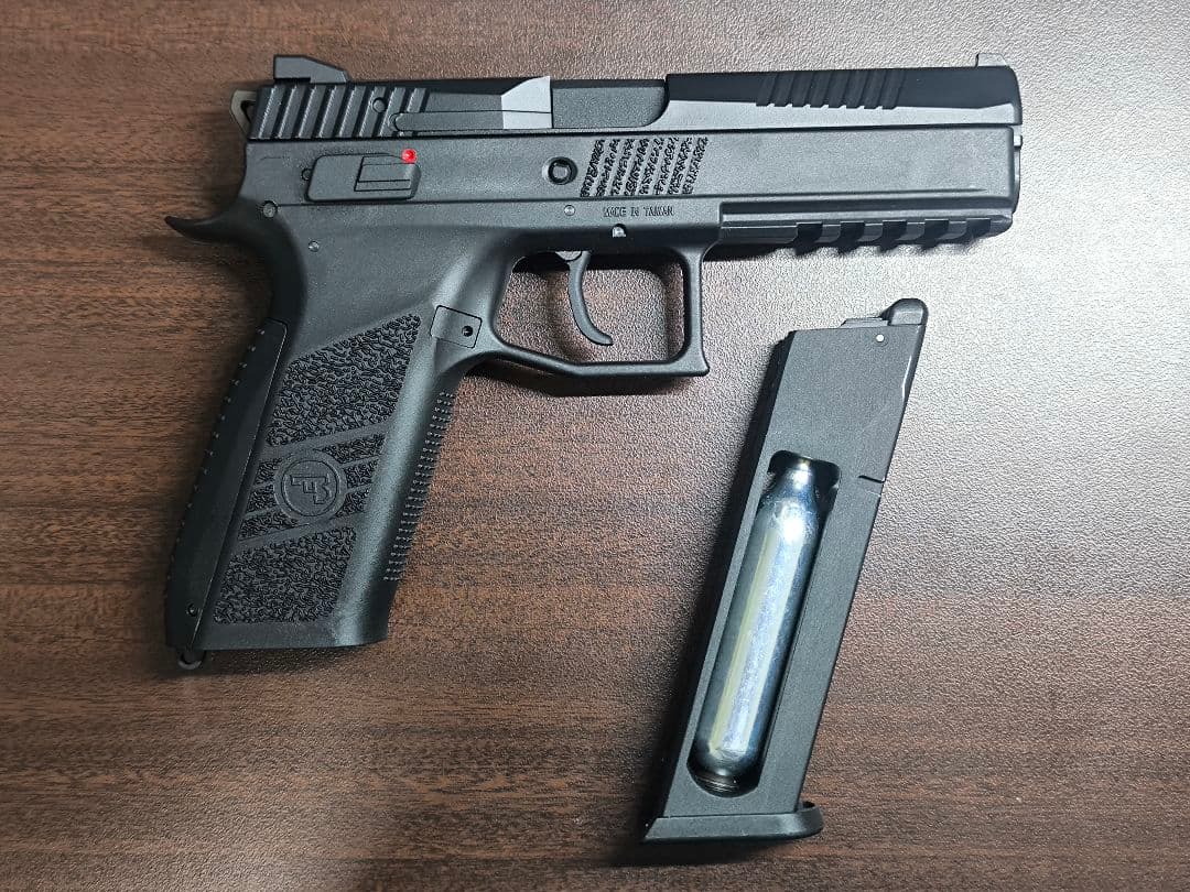 カーボネイト cz p09 CO2ガスブローバックエアガン