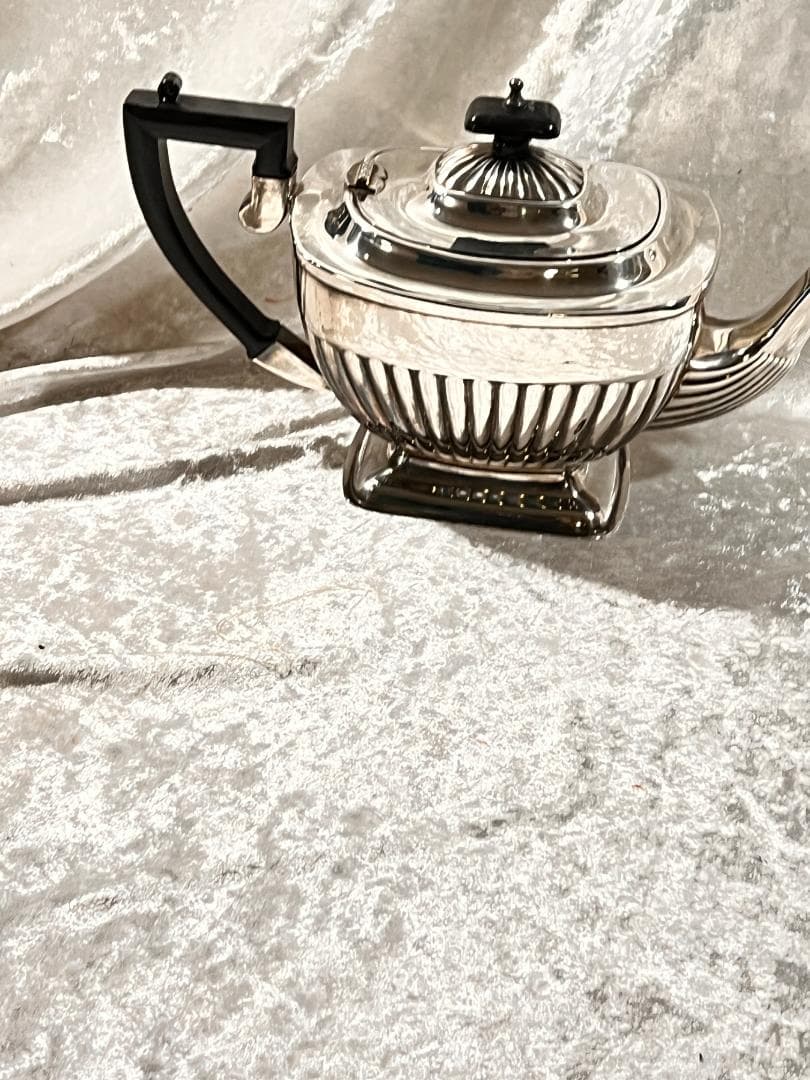 シルバープレートティーポット　刻印あり　Sheffield　England
