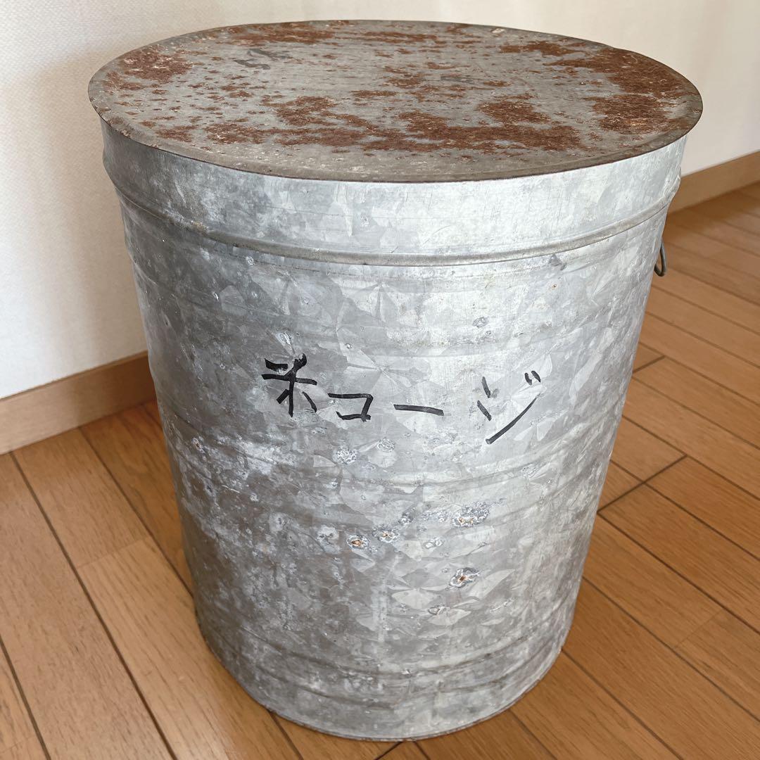 ブリキ　缶　蓋付き　持ち手付き　アンティーク　ヴィンテージ　昭和レトロ