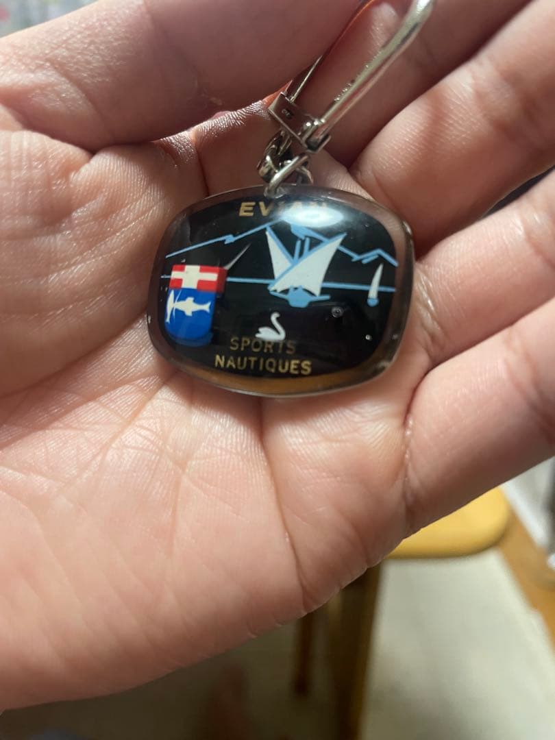ビンテージブルボンキーホルダー　エビアンEVIAN コングレス　レア