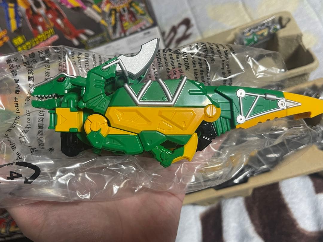 たろ月末恒例値下げ中『完全未開封』DXキョウリュウジンDX