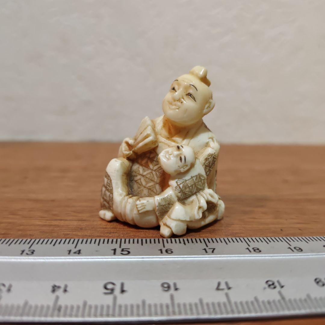 時代提物 人物根付 天然素材【侍親子】高さ約4.1cm 横幅約3.5cm重31ｇ
