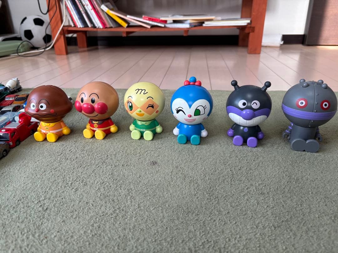 まとめ売り　トミカ120台とアンパンマンキャラクターセット