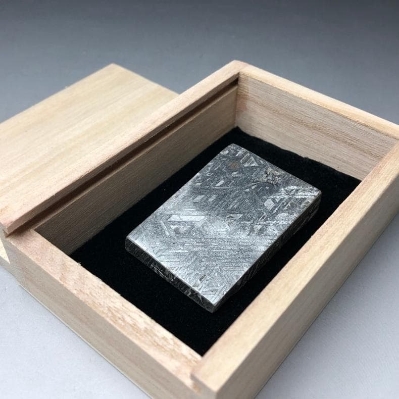 隕石 鉄隕石　アルタイ隕石　ナチュラル　原石　重さ約110ｇ