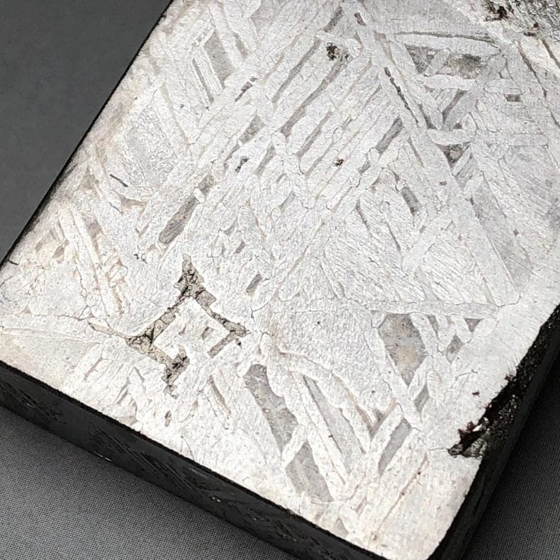 隕石 鉄隕石　アルタイ隕石　ナチュラル　原石　重さ約110ｇ