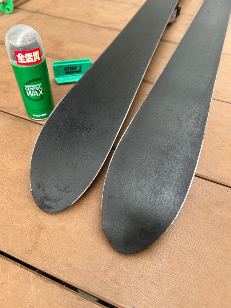 スキー板130㎝ ブーツ23㎝ セット　板にWAXかけて、エッジ研ぎました。