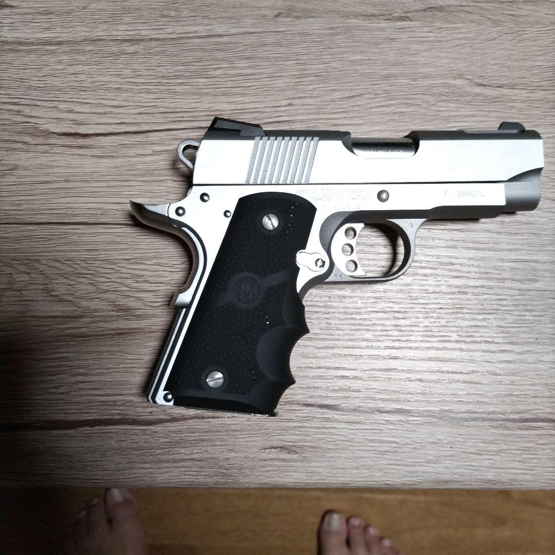 TOKYOマルイのｖ10ULTRACOMPACTガスガン