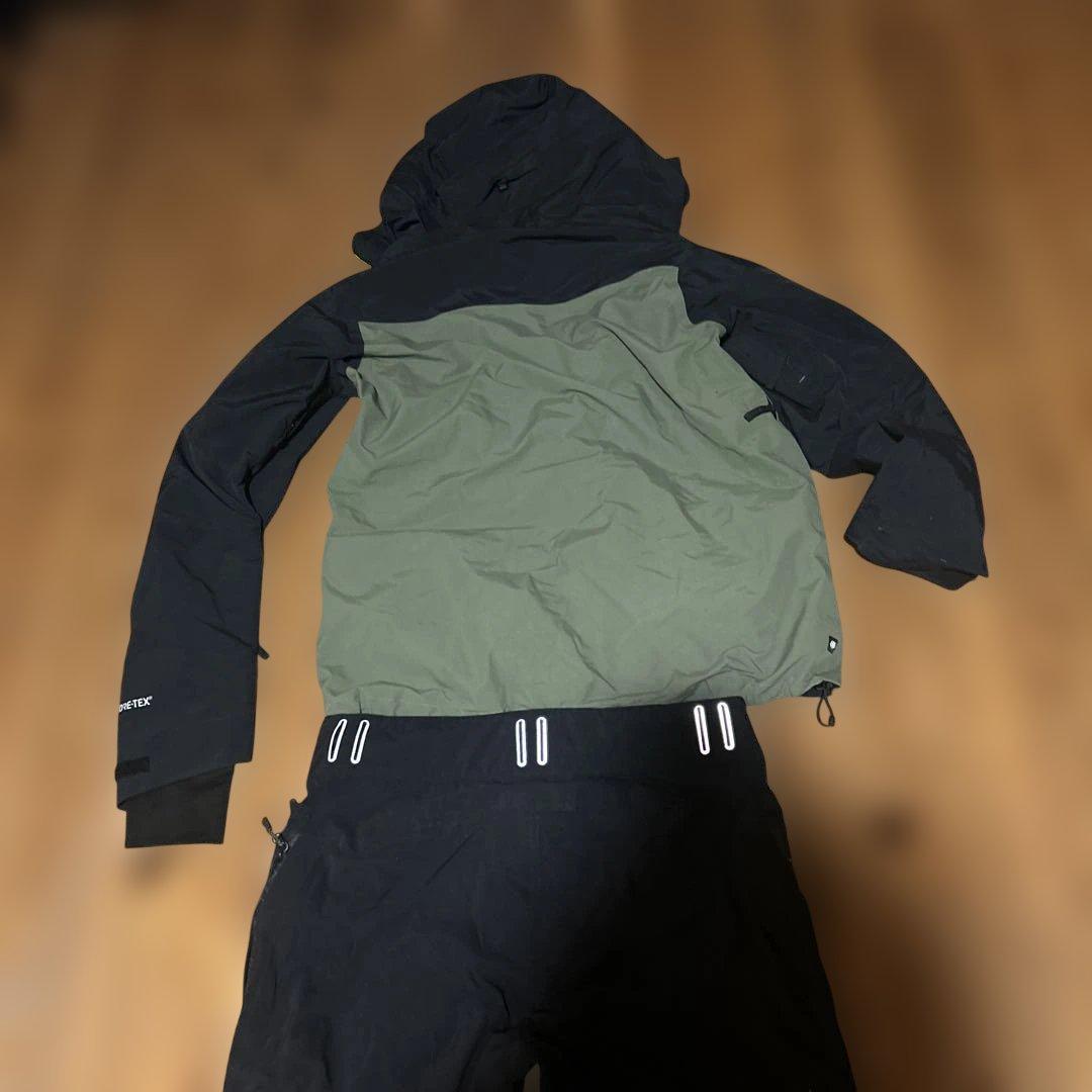 スノーボードウェア 686 サイズＬ　メンズ　上下セット　ブラック/カーキ