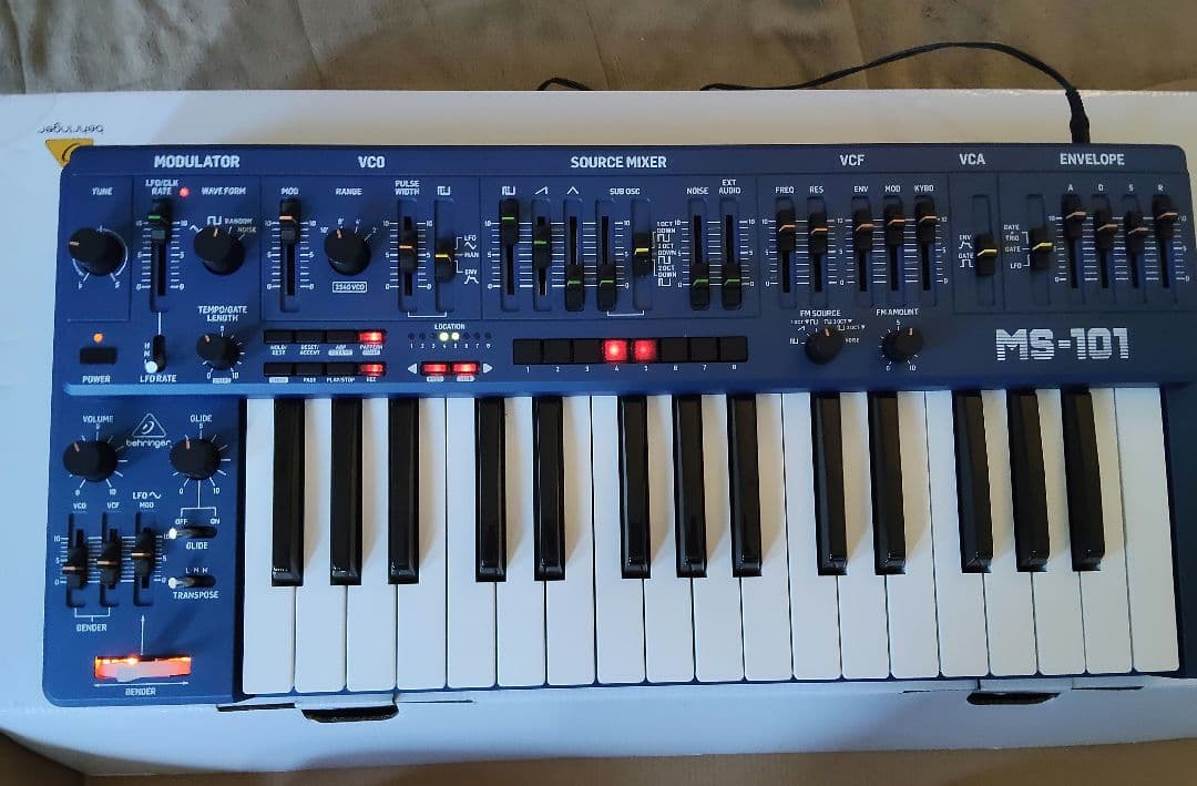 ８*T様 Behringer MS-101 （青）アナログシンセサイザー